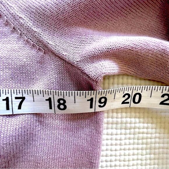 Revolve Majorelle Petunia Pastel Purple/Lilac Crop Sweater NWOT Small - Picture 5 of 15